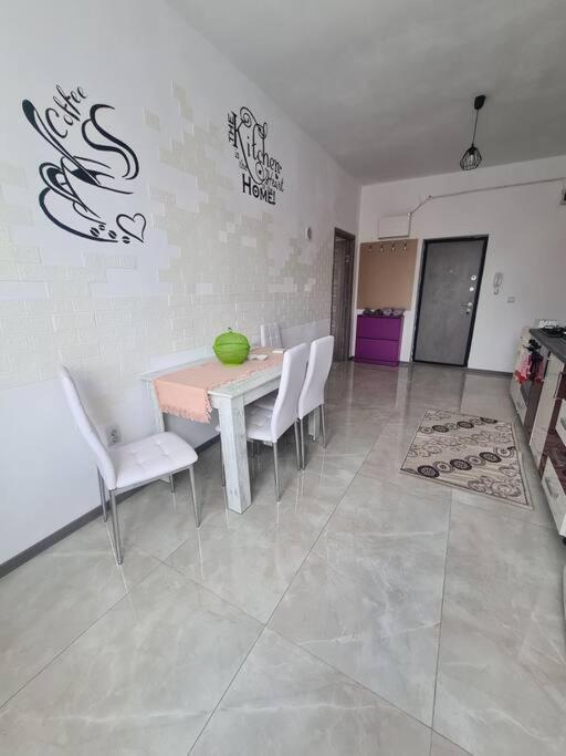 Mural Art Apartament Petrozsény Kültér fotó