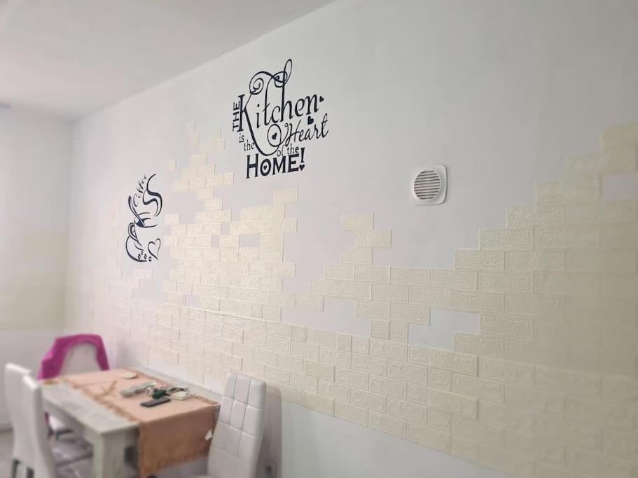 Mural Art Apartament Petrozsény Kültér fotó